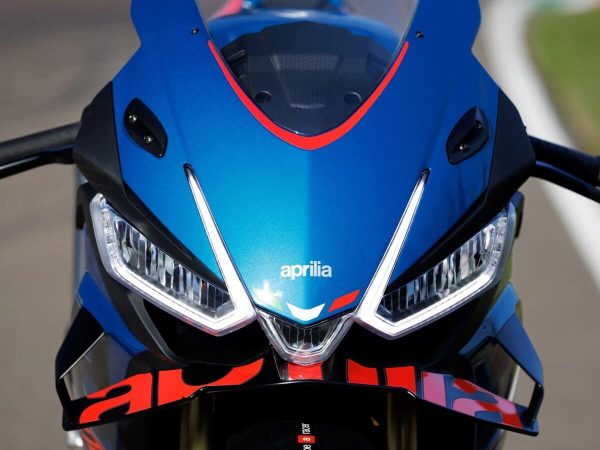 aprilia-rsv4-1100_02.jpg