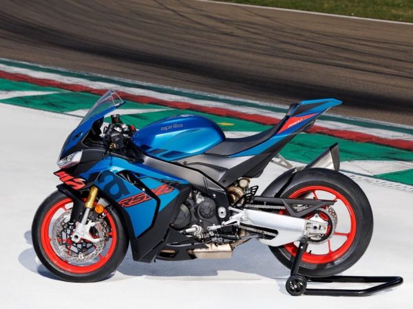 aprilia-rsv4-1100_04.jpg