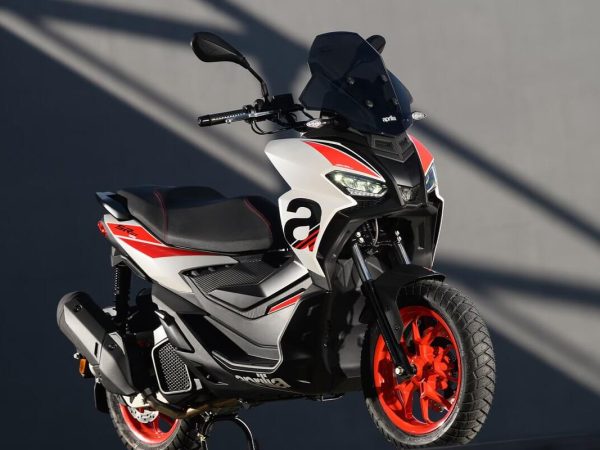 aprilia-sr-gt-sport-200_01.jpg