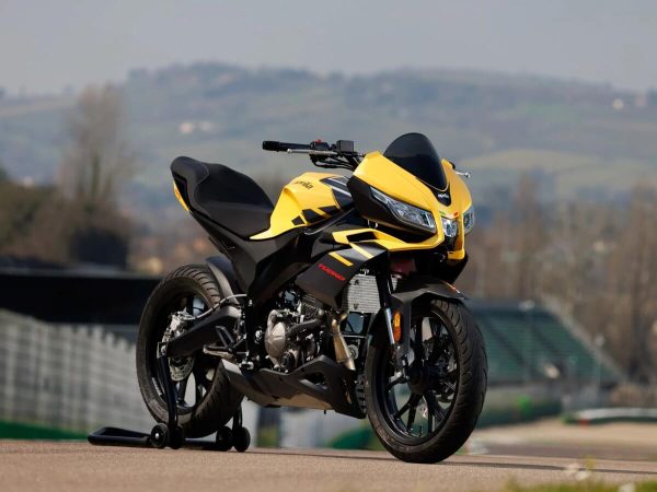 aprilia-tuono-125_01.jpg