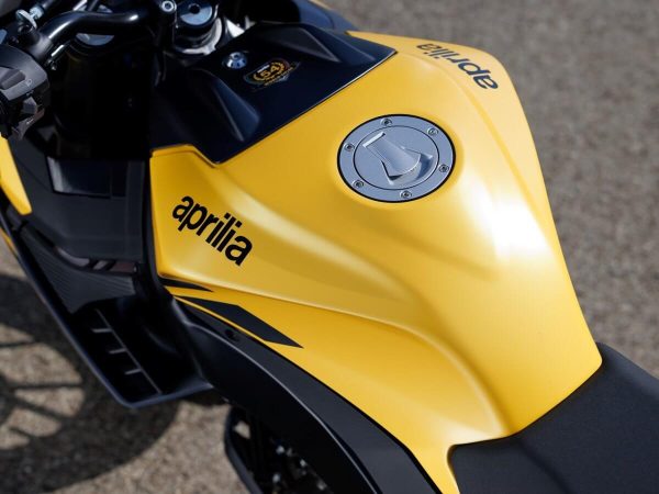 aprilia-tuono-125_02.jpg