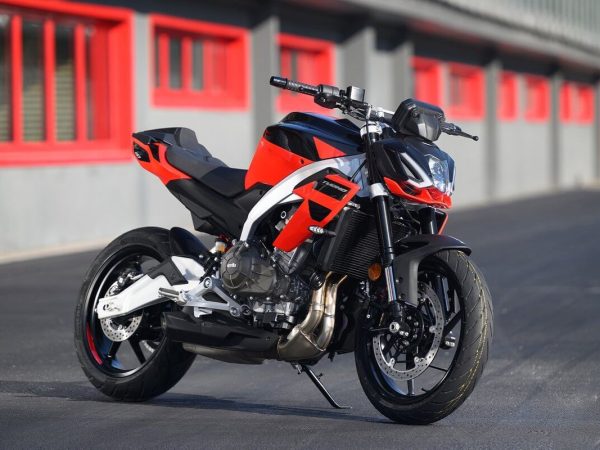 aprilia-tuono-457_02.jpg