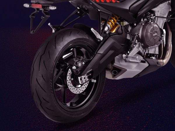 aprilia-tuono-660-factory_06.jpg