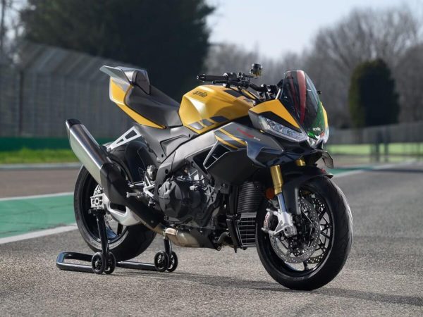 aprilia-tuono-v4-1100_04.jpg