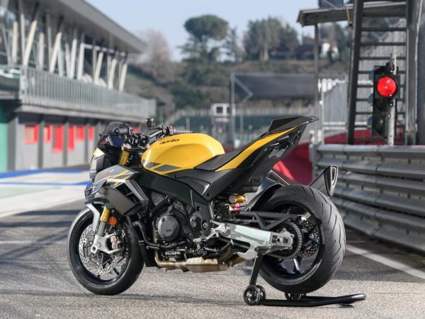aprilia-tuono-v4-1100_07.jpg