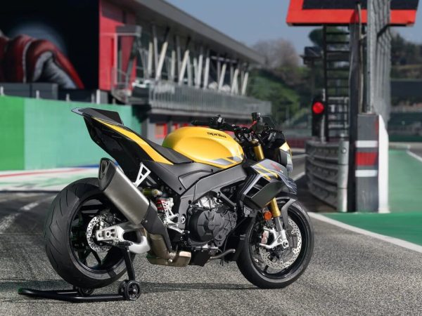 aprilia-tuono-v4-1100_08.jpg