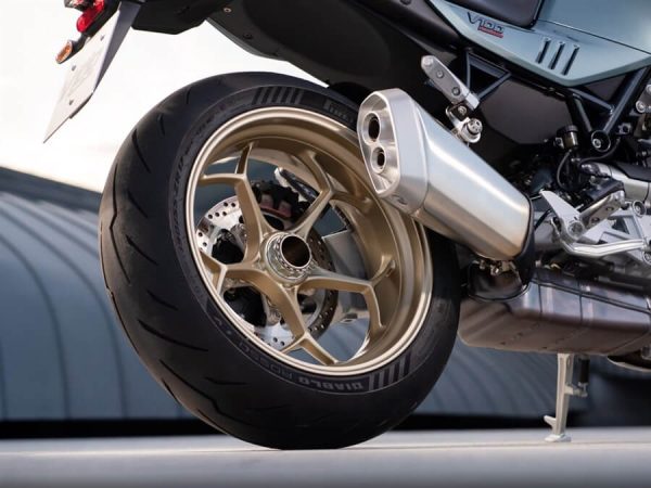 moto-guzzi-v100-mandello-s_gallery_03.jpg
