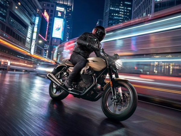 moto-guzzi-v7-stone_gallery_04.jpg