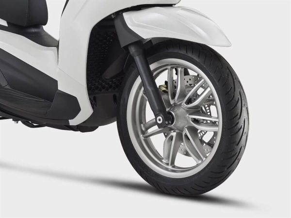 piaggio-beverly-400_gallery_03.jpg