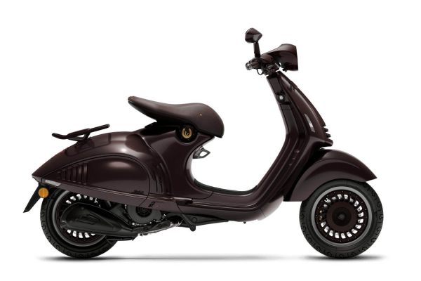 vespa-946-horse-125.jpg